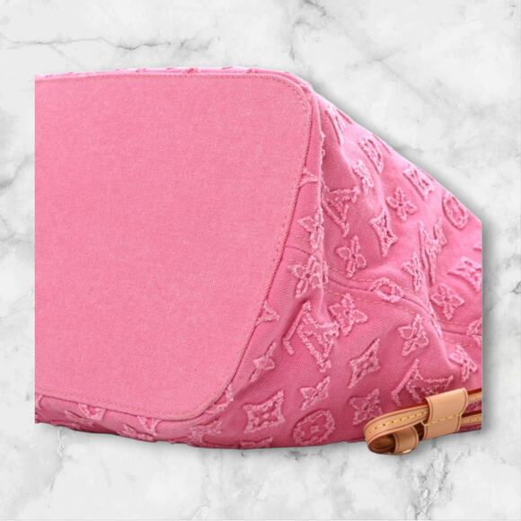 Louis Vuitton Denim Neverfull MM in Rose - Picture 6 of 6